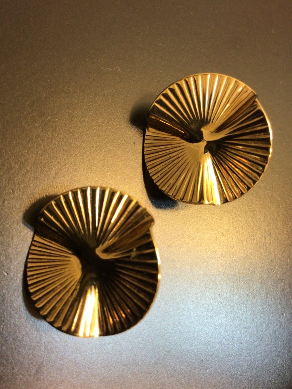 Vintage Trifari Gold Toned Wavy Circle Fan Clip On Earrings Retro Runway Style